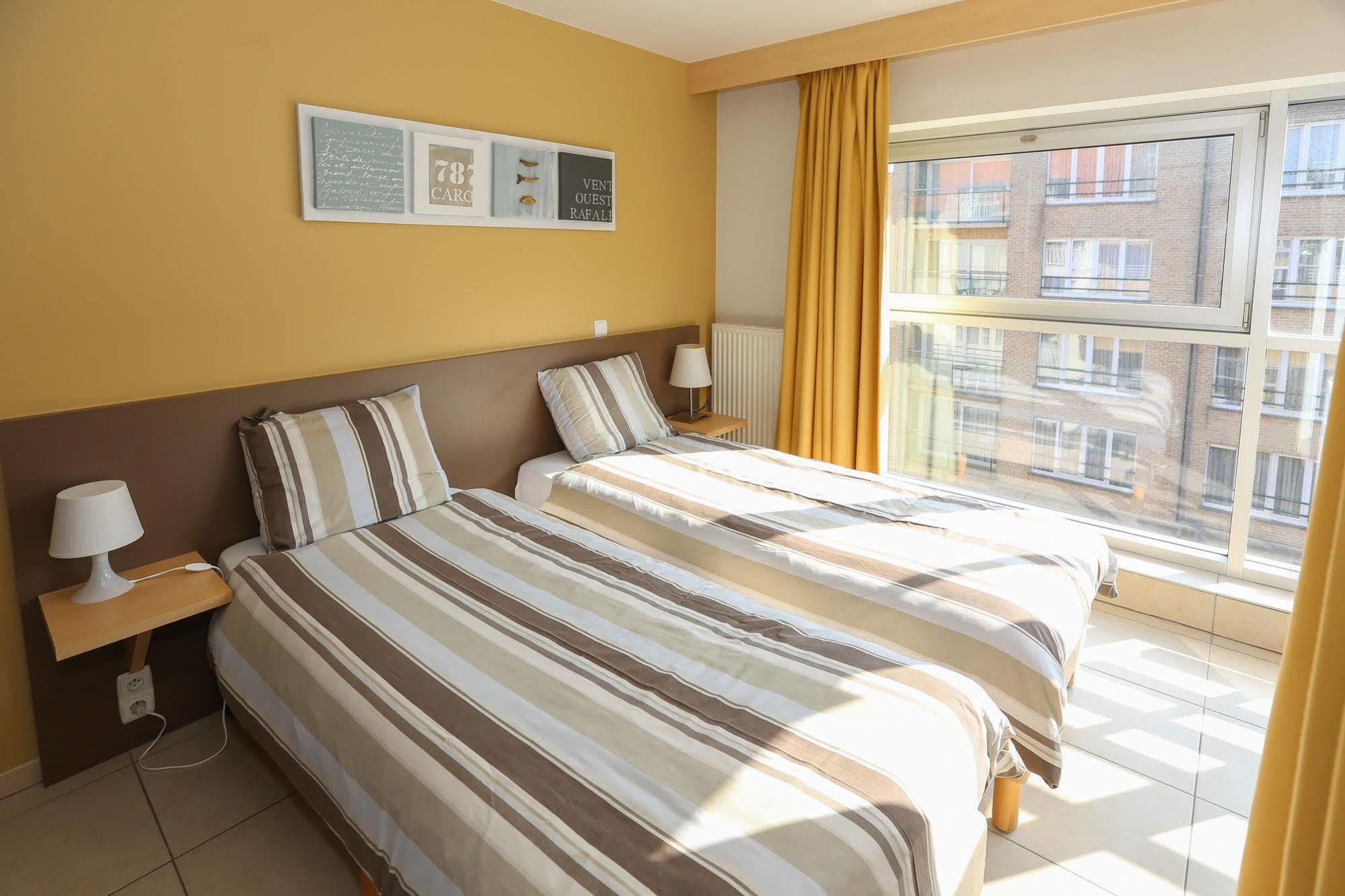 Belcasa Suitehotel Middelkerke Bagian luar foto